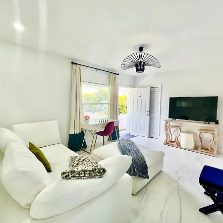 The Carrington: Multi-Unit Retreat with Villa Miami Exterior photo
