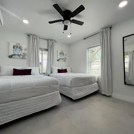 The Carrington: Multi-Unit Retreat with Villa Miami Exterior photo