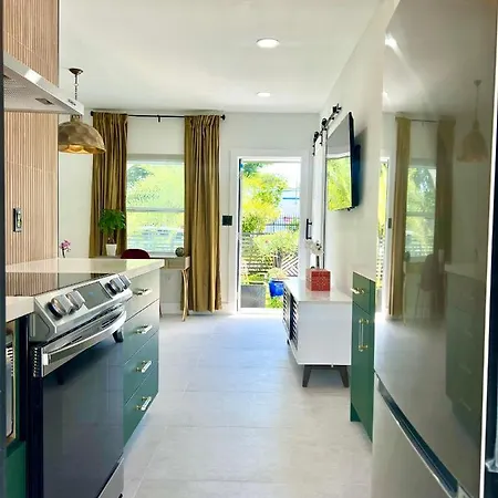 The Carrington: Multi-Unit Retreat with Villa Miami Exterior photo