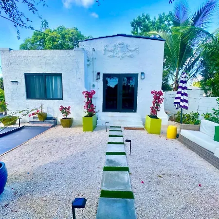 The Carrington: Multi-Unit Retreat with Villa Miami Exterior photo
