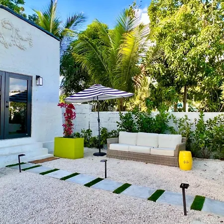 The Carrington: Multi-Unit Retreat with Villa Miami Exterior photo