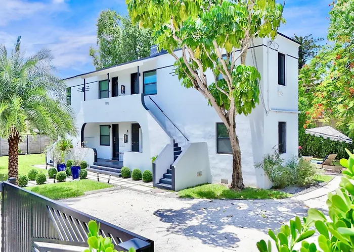 3 Seasons At The Carrington 3 Separate 2 Bedroom 1 Bathroom Apartments And A 3 Bedroom 2 Bathroom Villa