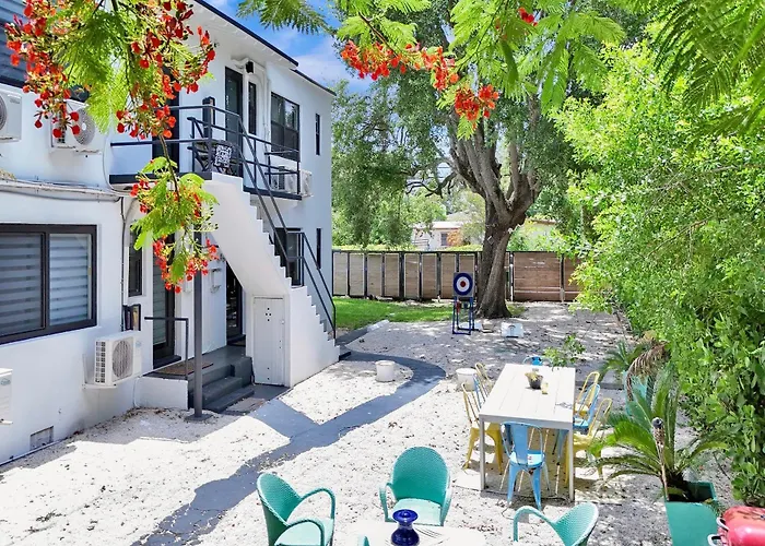 3 Seasons At The Carrington 3 Separate 2 Bedroom 1 Bathroom Apartments And A 3 Bedroom 2 Bathroom Villa