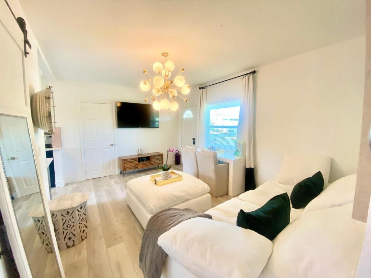 3 Seasons At The Carrington 3 Separate 2 Bedroom 1 Bathroom And A 3 Bedroom 2 Bathroom Appartamento Miami