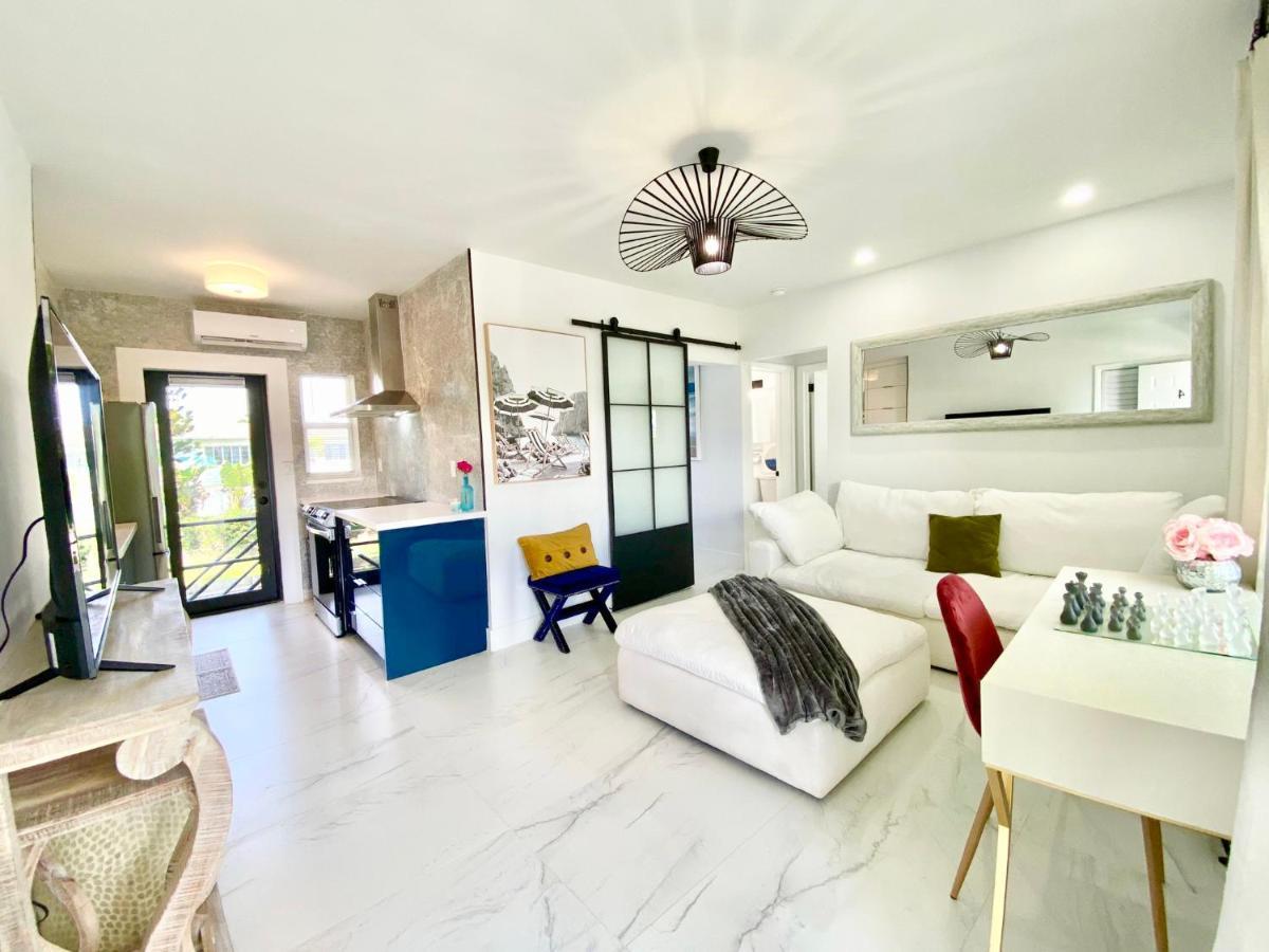 3 Seasons At The Carrington 3 Separate 2 Bedroom 1 Bathroom And A 3 Bedroom 2 Bathroom * Miami