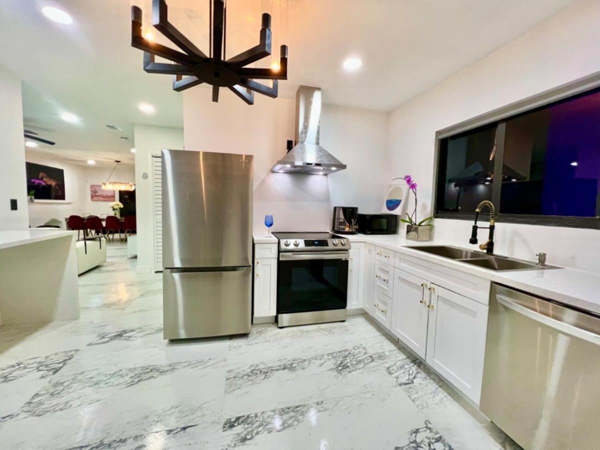 3 Seasons At The Carrington 3 Separate 2 Bedroom 1 Bathroom And A 3 Bedroom 2 Bathroom * Miami